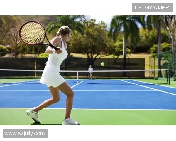 重庆网球队战术揭秘:网球巨献背后的策略与技巧探讨 重庆网球队战术揭秘:网球巨献背后的策略与技巧探讨